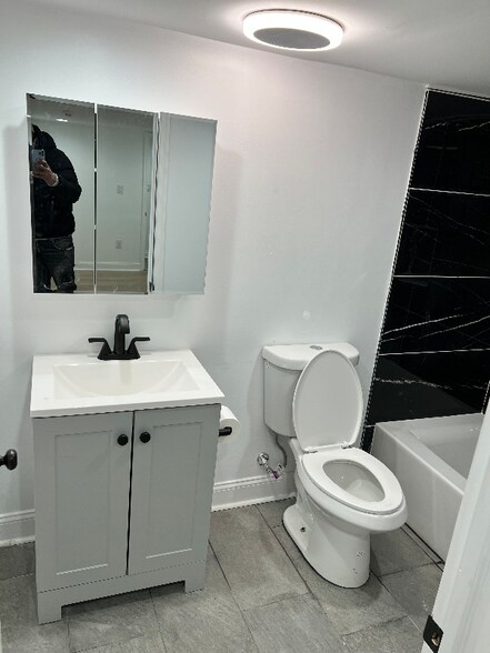 Building Photo - 2512 W Oxford St