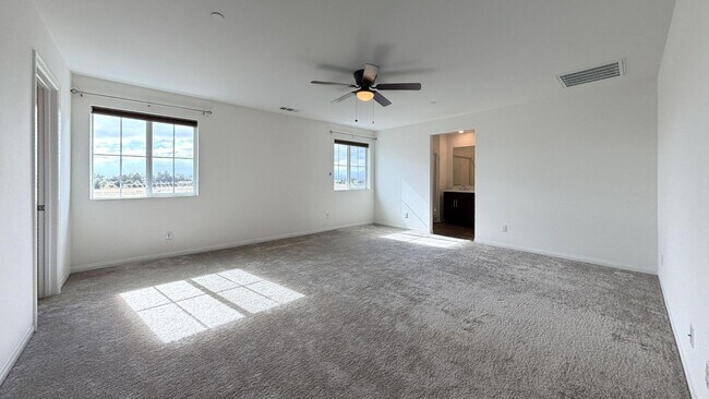 Building Photo - 1685 Camellia Ln