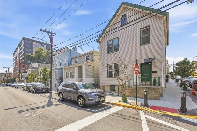 Building Photo - 149 37th St