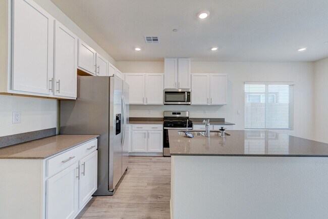 Building Photo - Newly Built 4 bedrooms in Cadence
