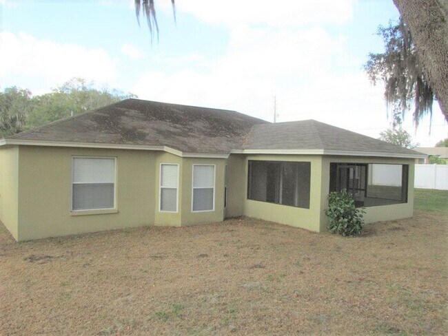 Building Photo - 7881 Manor Dr