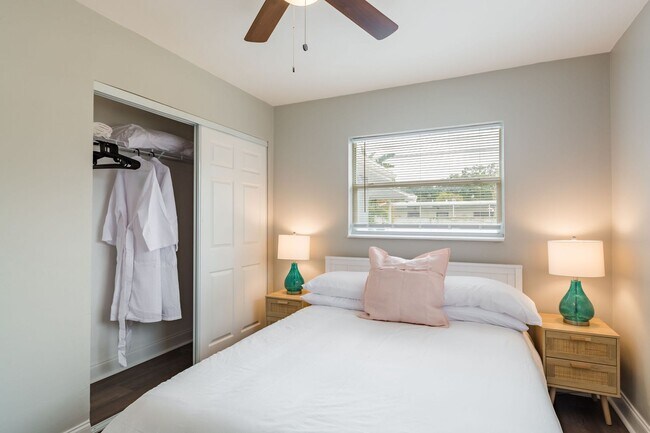 Building Photo - Fully Furnished 3BR/2BA St. Pete Home – Modern Updates & Prime Location