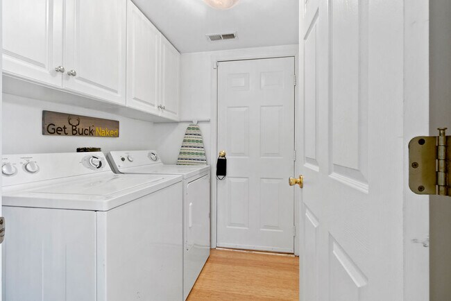 Building Photo - 202 Sand Dollar Cove