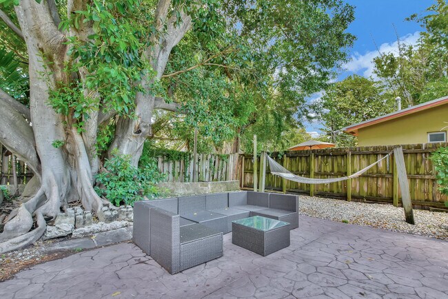 Building Photo - 201 SE 23rd St