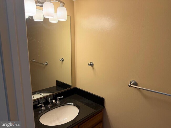 Building Photo - 34 Woodbrook Dr