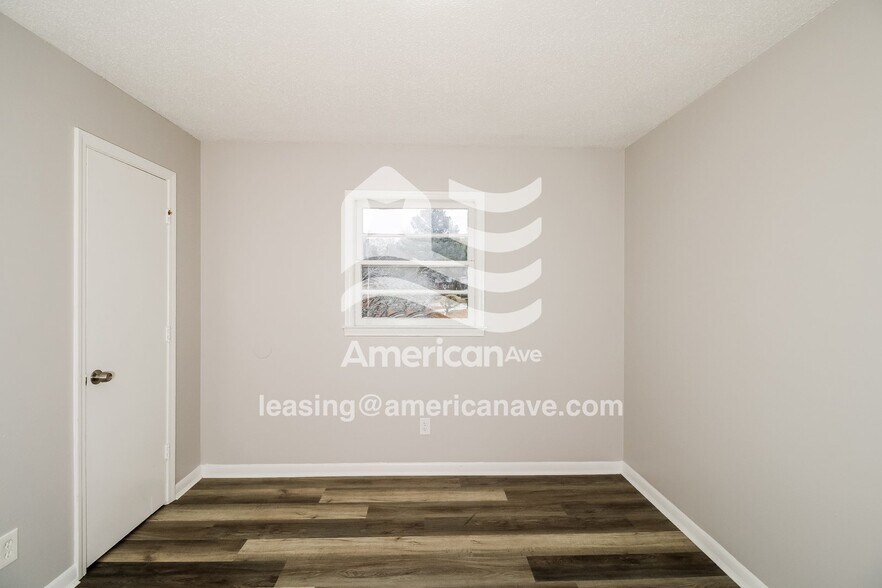 Building Photo - 300 Forestwood Dr