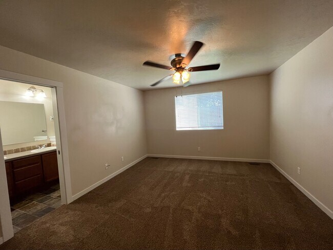 Building Photo - 589 W Ramsbrook St