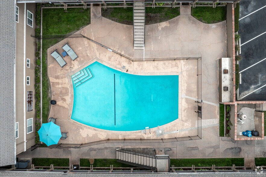 Pool - Towne Centre at Orange