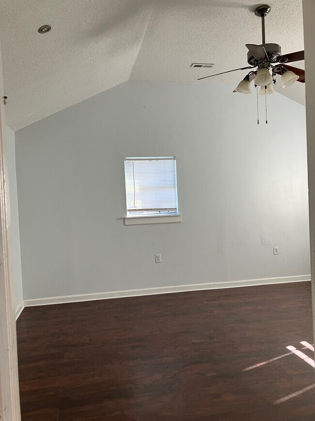 Building Photo - 7054 Foxhall Dr