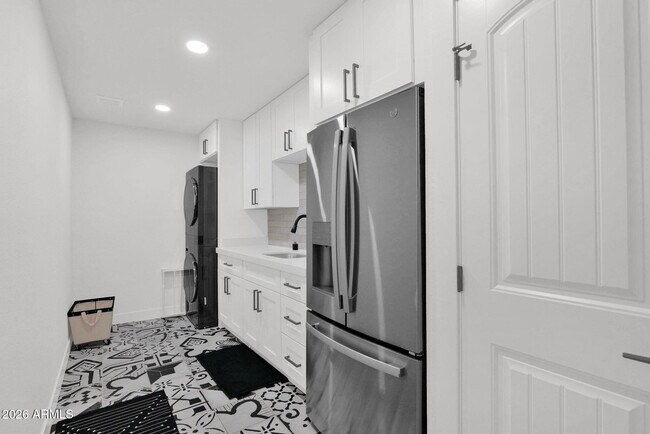 Building Photo - 7629 N Vía De Los Ninos