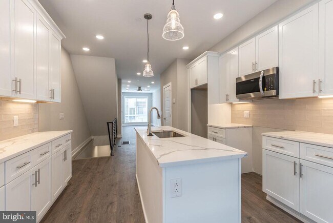 Building Photo - 137 W Huntingdon St