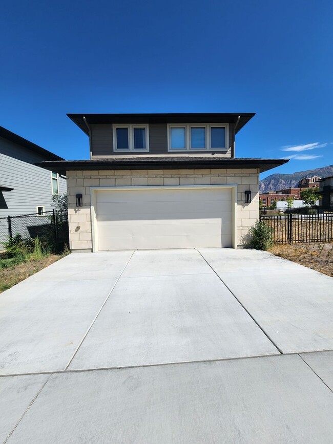 Building Photo - Gorgeous 4 Bedroom Home in Ogden