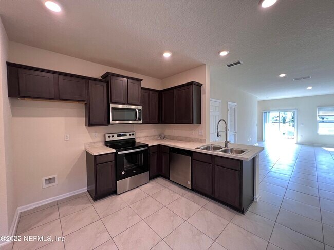 Building Photo - 12781 Veterans Ct