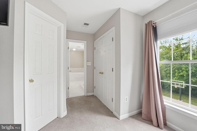 Building Photo - 6355 Willowfield Way