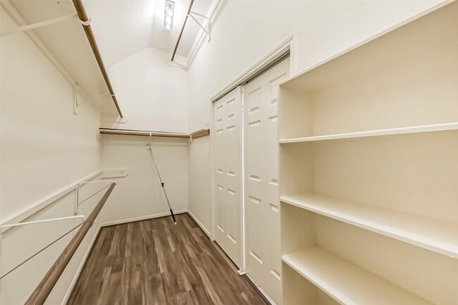 Building Photo - 14610 Farrawood Dr