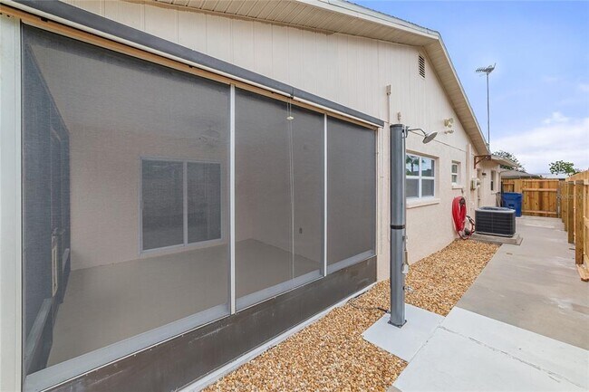 Building Photo - 4243 Chipmunk Dr