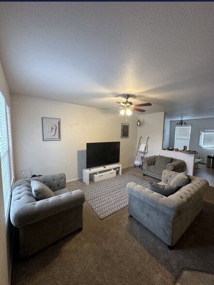 Living Room - 2761 Tumblewood Grv