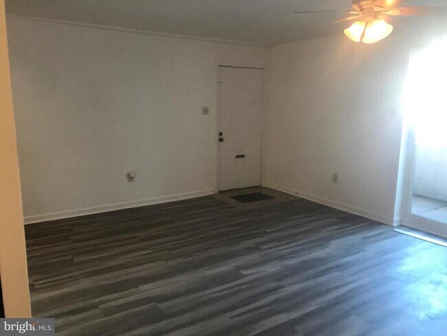 Building Photo - 3750 Clarendon Ave