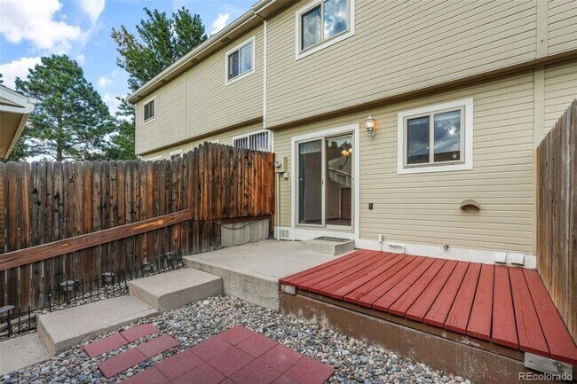 Building Photo - 7941 Lexington Park Dr