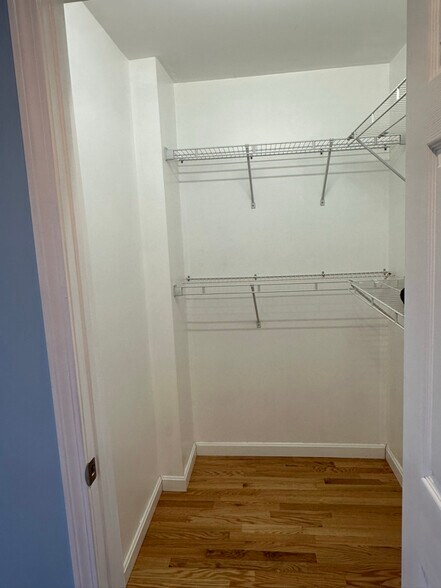 Building Photo - 11 Sherbrooke Ave