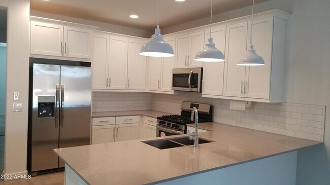 Building Photo - 19350 W Highland Ave