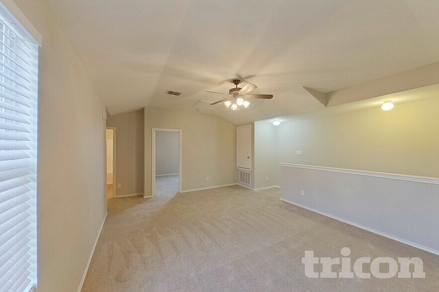 Building Photo - 216 Rambling Way