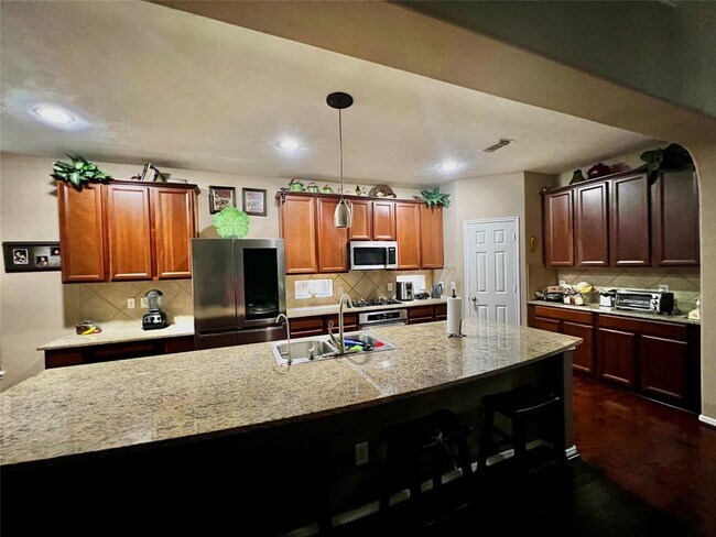 Building Photo - 2714 Lake Villa Dr