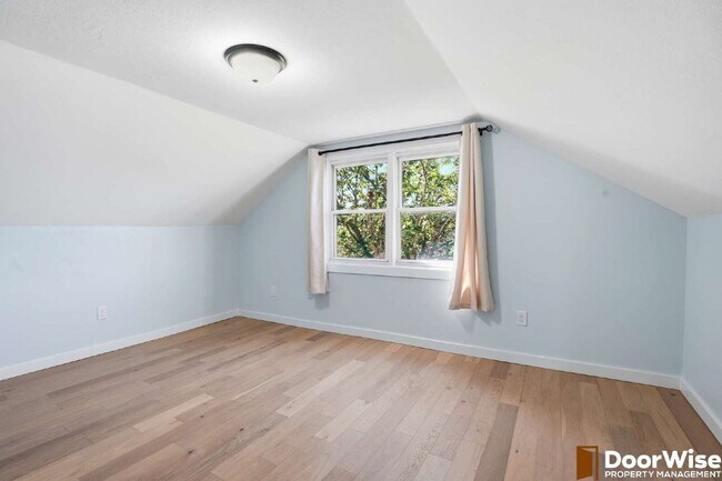 Building Photo - Charming 4-Bed Newberg Home!