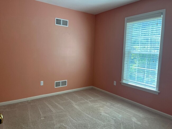 Building Photo - Beautiful Four Bedroom, 3.5 Bath Townhouse