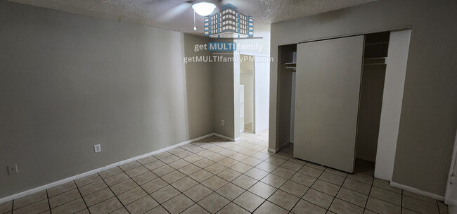 Building Photo - Discover Your Ideal Home: 3-Bed/2-Bath Apa...