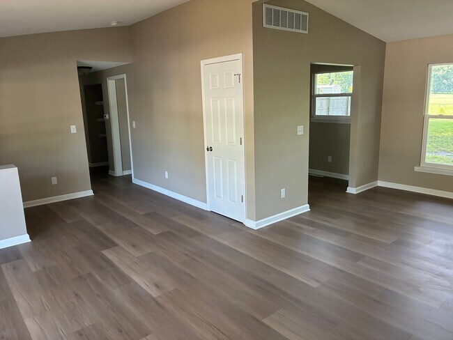 Building Photo - 418 Ranchero Pl
