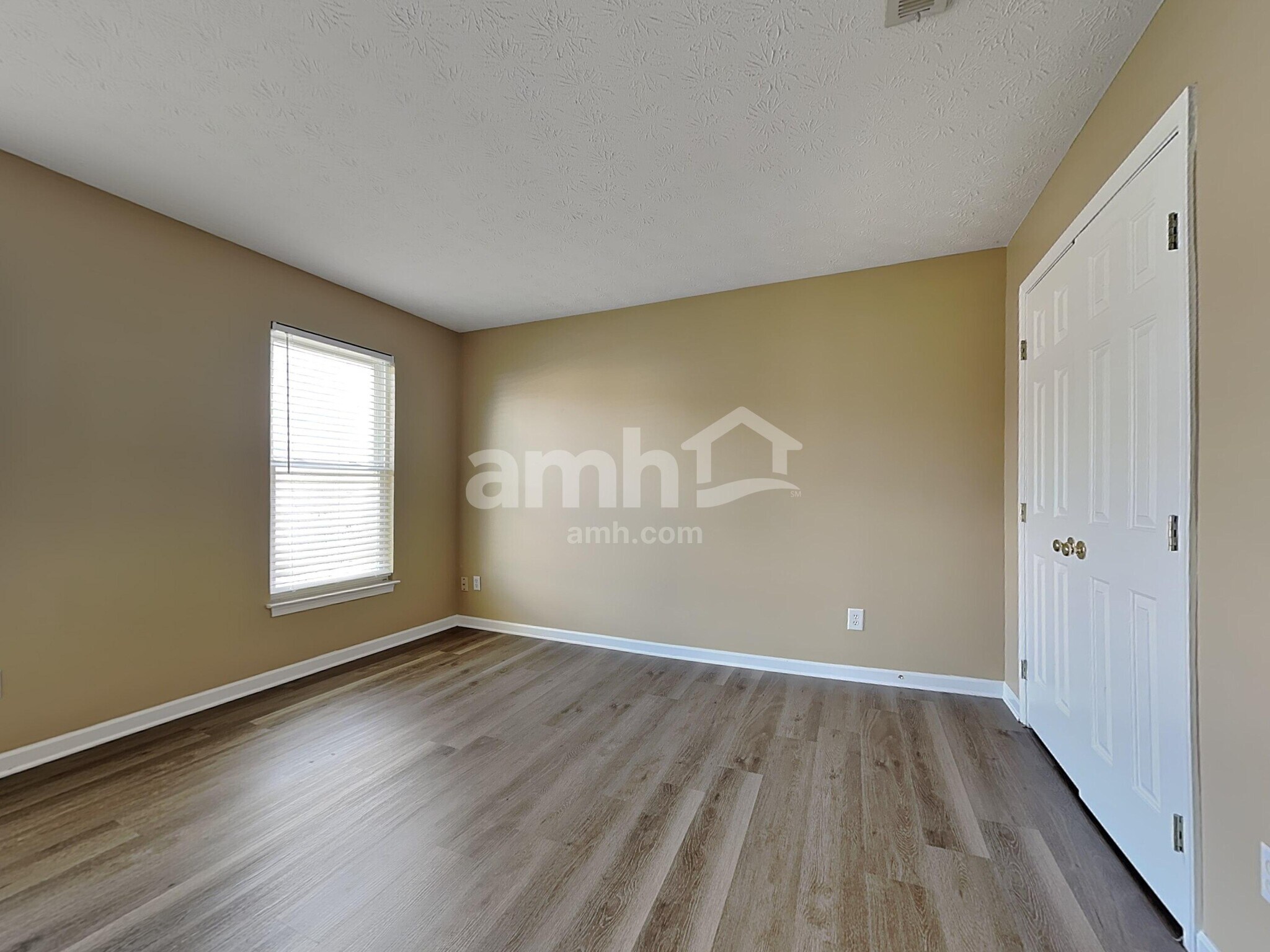 Building Photo - 1441 Scenic River Dr