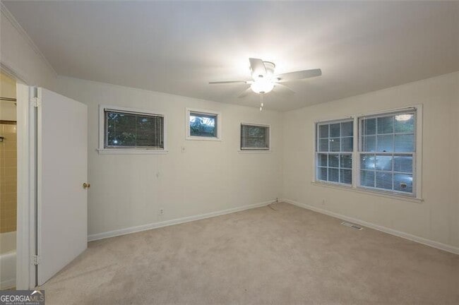 Building Photo - 2293 Vistamont Dr