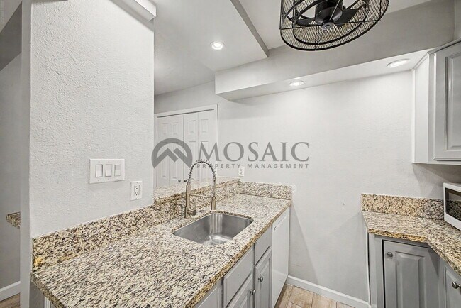 Building Photo - 461 W Holmes Ave