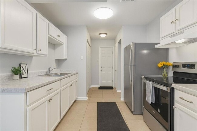 Building Photo - 7825 Dorsett Dr