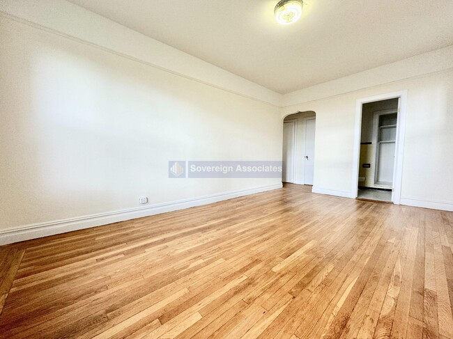 Building Photo - 763 Riverside Drive