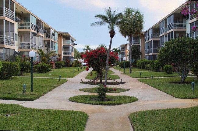 Building Photo - 17090 NE 14th Ave