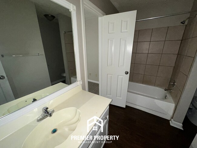 Building Photo - Beautiful 3BR/2BA Near Southwind | Soaring Vaulted Ceilings, Fireplace & Quiet Cove