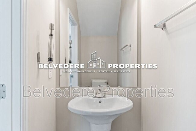 Building Photo - 116 Summerland Dr