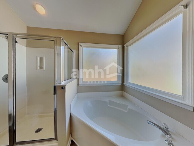 Building Photo - 1 Rosebank Ct