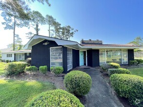 Building Photo - 1810 Valley Rd