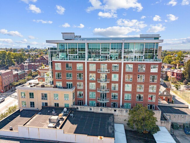 Building Photo - 1145 N High St
