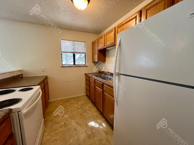 Building Photo - 867 Birch Ave