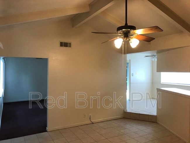 Building Photo - 635 E Brookdale Dr