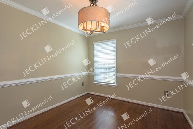 Building Photo - 2329 Horsley Dr