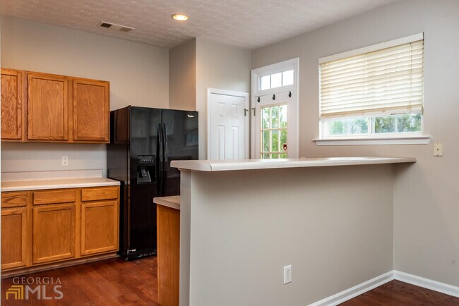 Building Photo - 246 Village Square Dr