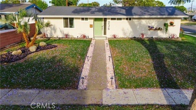 Building Photo - 236 Mission Dr