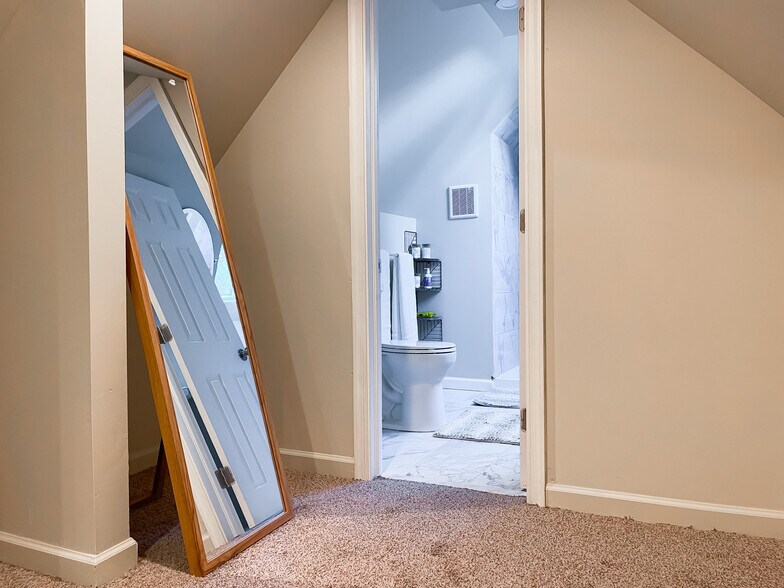 Building Photo - 1701 Spence St