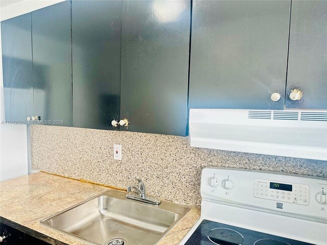 Building Photo - 1801 NW 2nd Ct