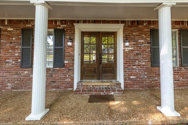 Building Photo - 1539 Brookside Dr